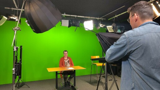 Judith oefenen studio voor interview
